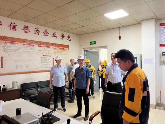 湖北煤投副總經(jīng)理、荊州煤炭港務(wù)有限公司董事長(zhǎng)周翔到株洲潔凈煤公司項(xiàng)目部開(kāi)展安全檢查暨項(xiàng)目運(yùn)營(yíng)交流座談會(huì)